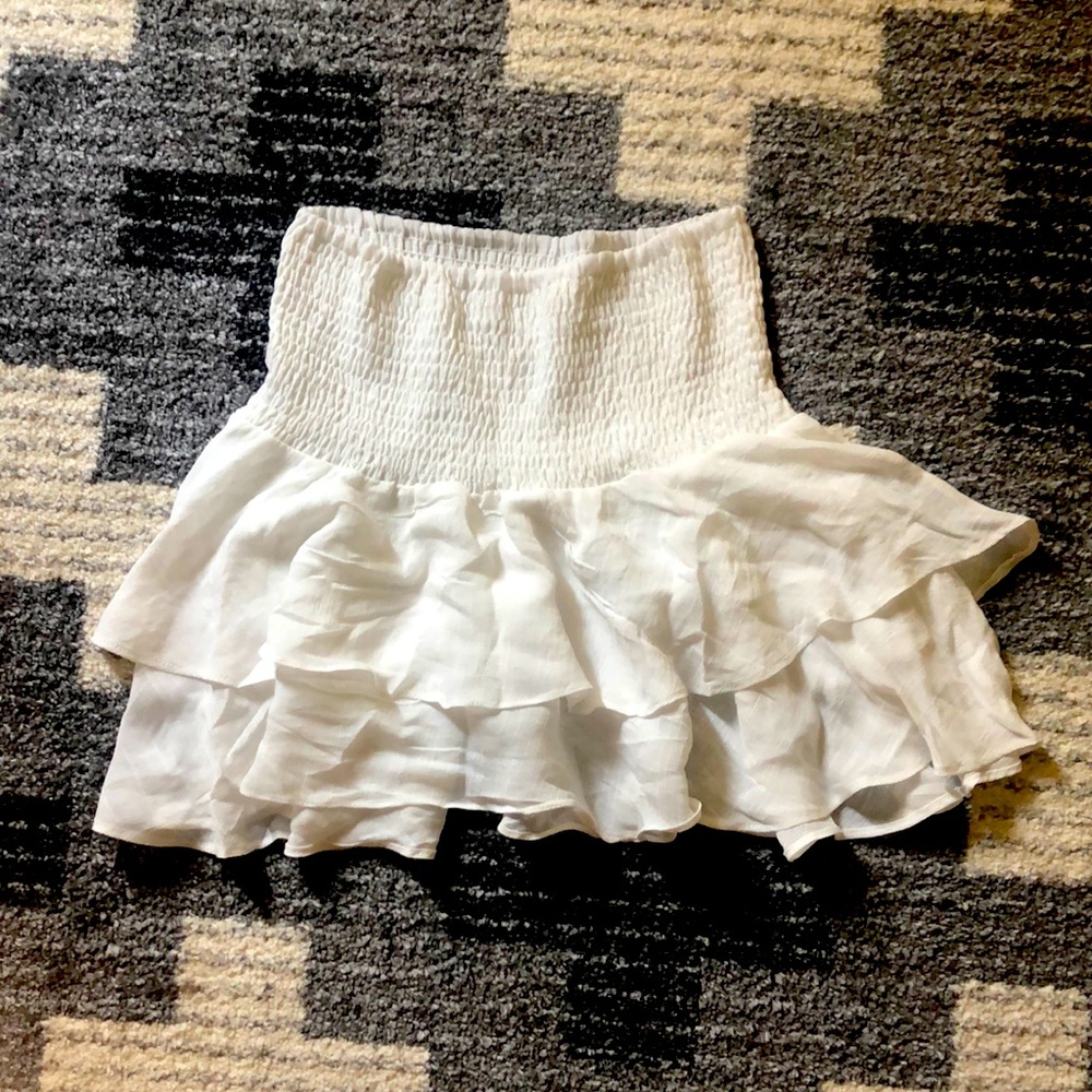 White flowy skirt